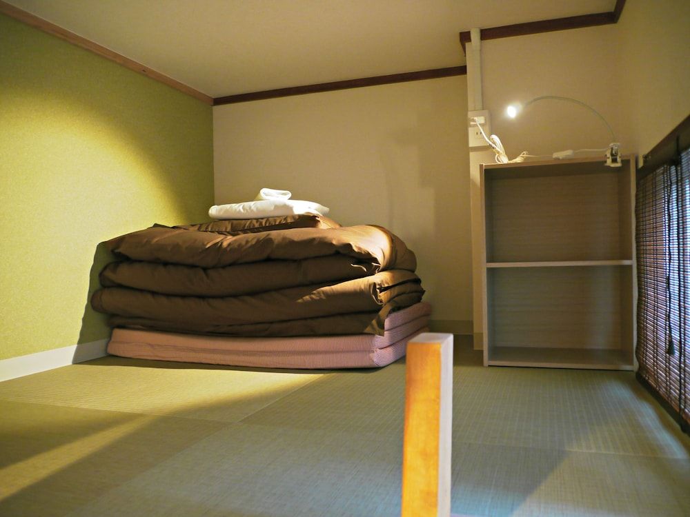 2 Beds in 8 Bed Mixed Dormitory Room