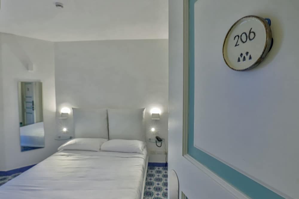 Terrazza Duomo Economy Double Room 4