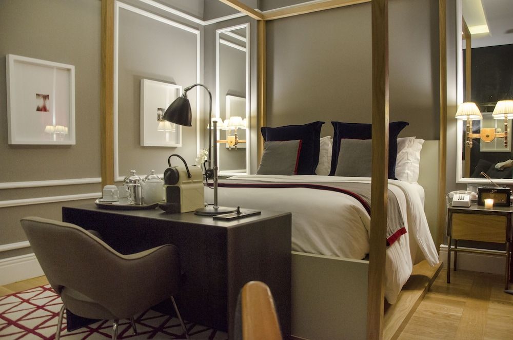 Browns Central Hotel Superior Double Room 10