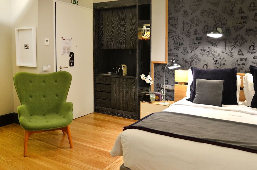 Browns Central Hotel Superior Double Room 5