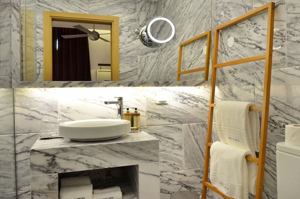 Browns Central Hotel Superior Double Room 16