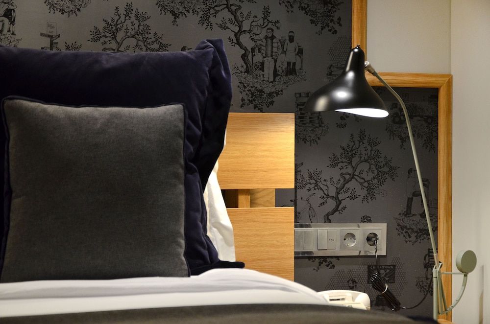 Browns Central Hotel Superior Double Room 9