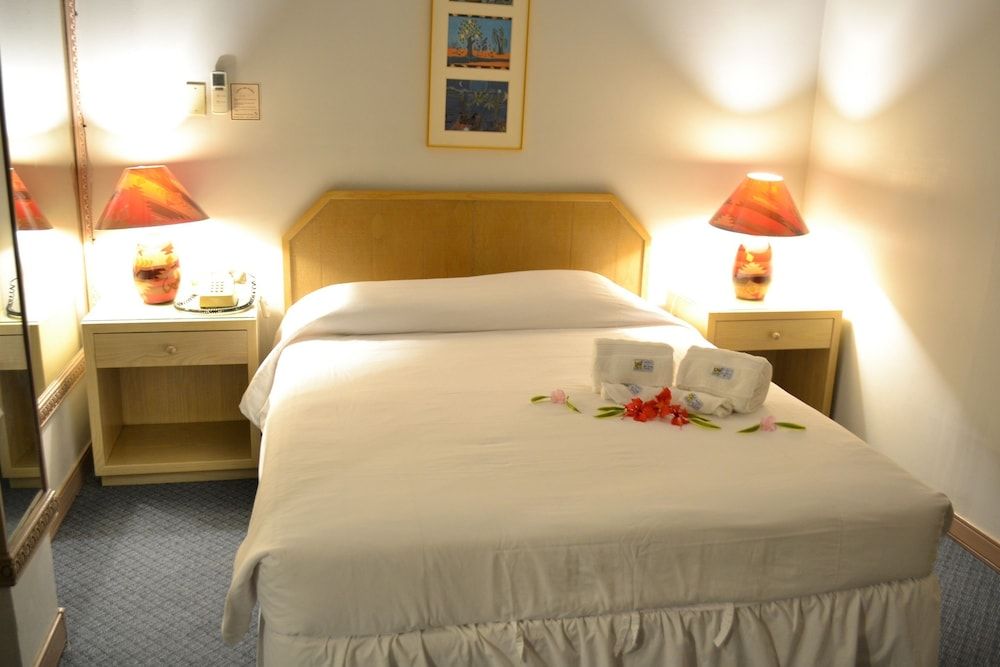 West Plaza Hotel Desekel Deluxe Room, Kitchenette 5