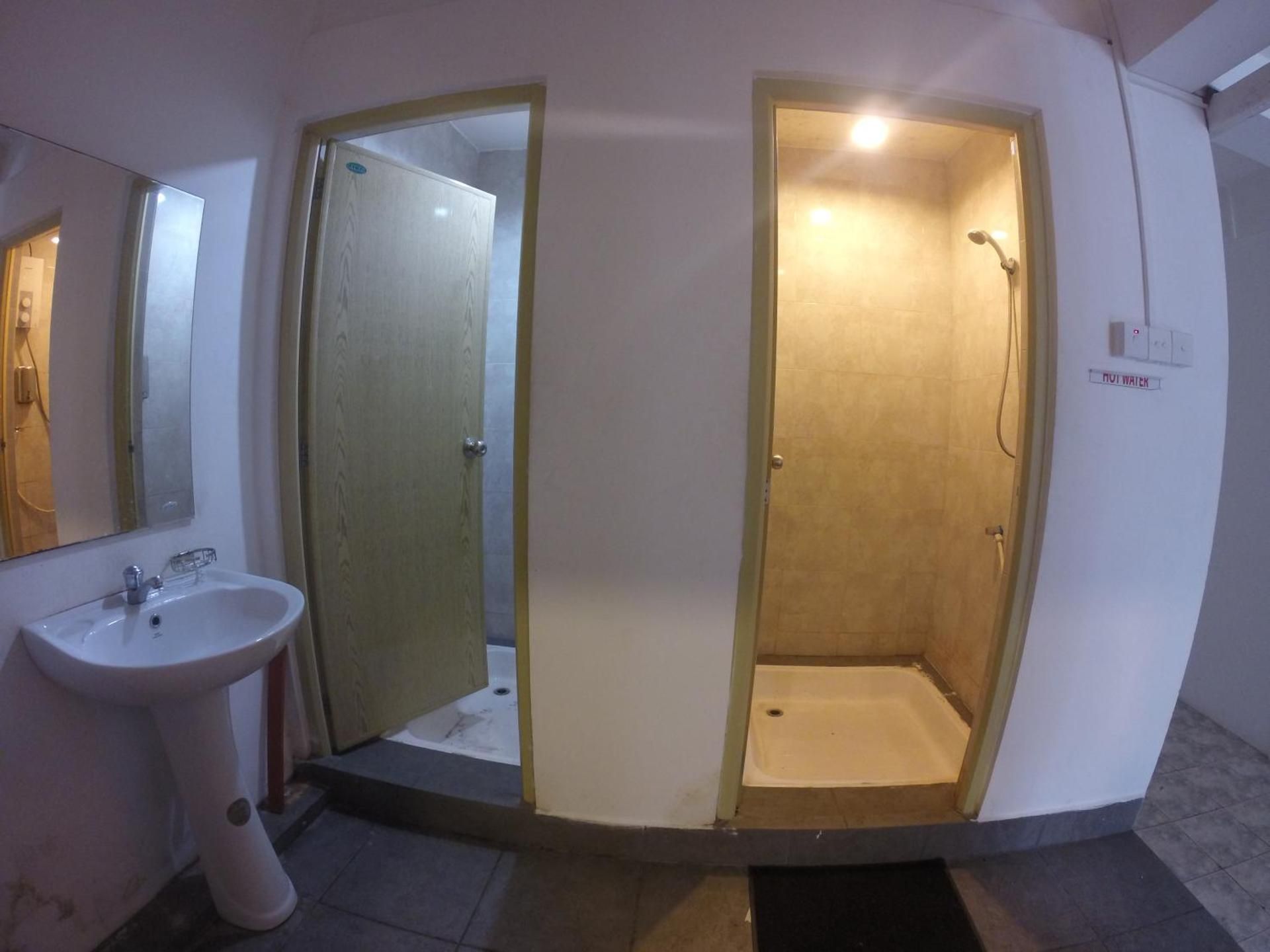 Backpack Lanka - Central Colombo - Hostel Double with Shared Bathroom 11