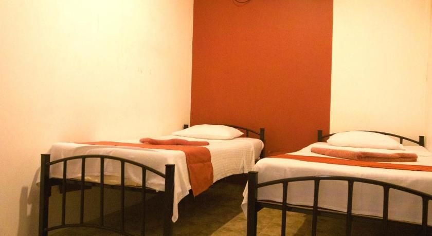 Backpack Lanka - Central Colombo - Hostel Double with Shared Bathroom 4