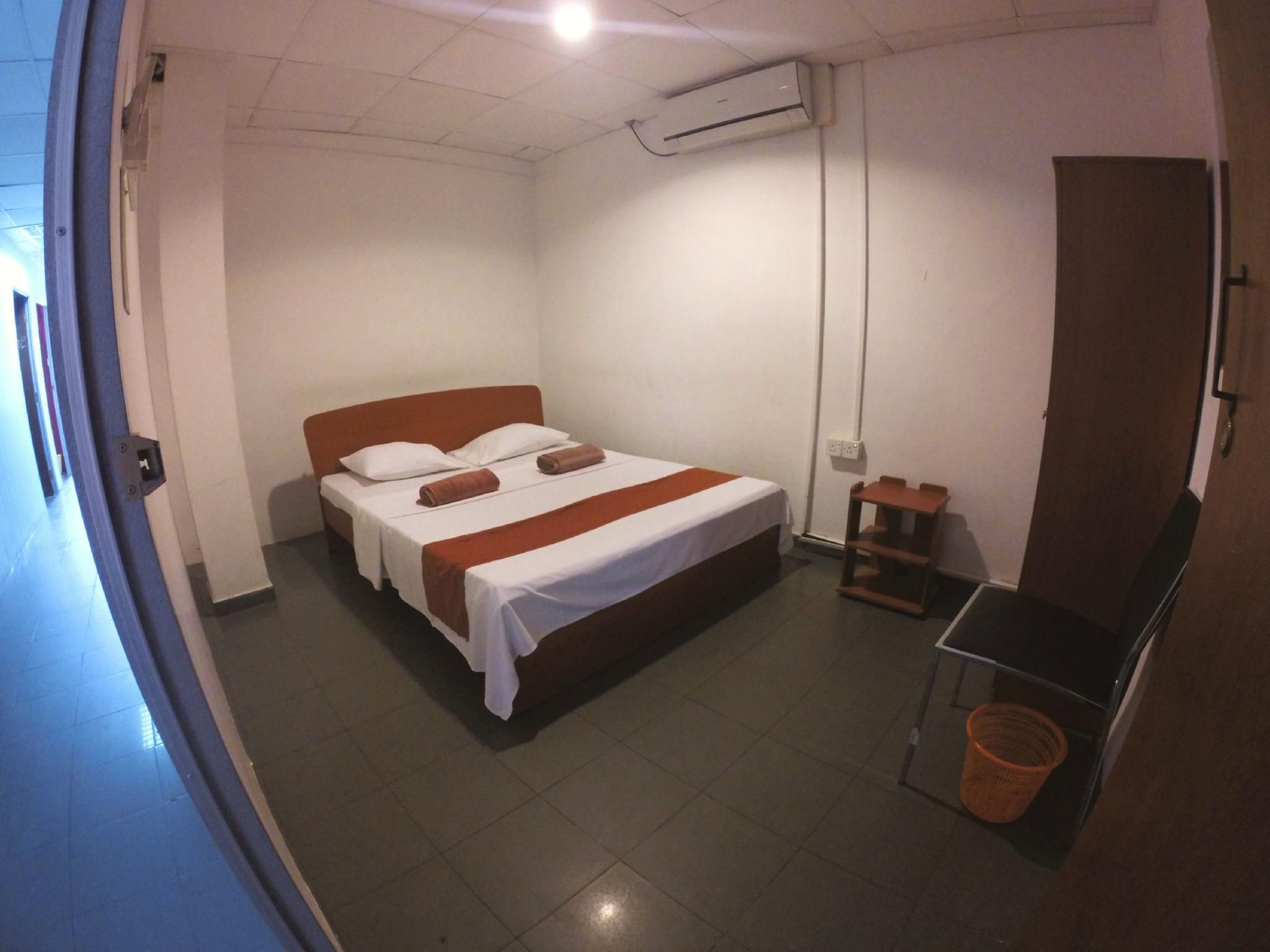 Backpack Lanka - Central Colombo - Hostel Double with Shared Bathroom 7