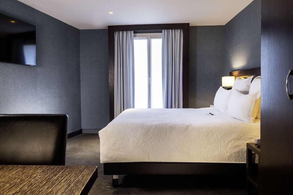 Deluxe Room, 1 King Bed, Non Smoking (with Single Sofabed;Larger Room)