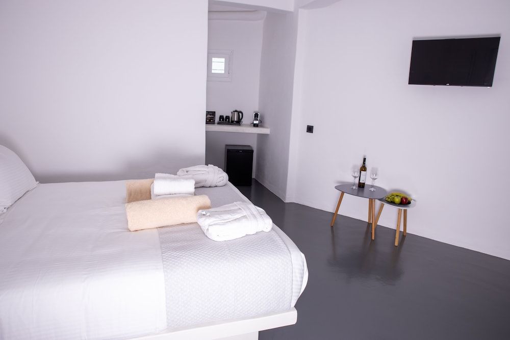 White Cave Villas Superior Suite, Outdoor Jetted Tub, Sea View 2