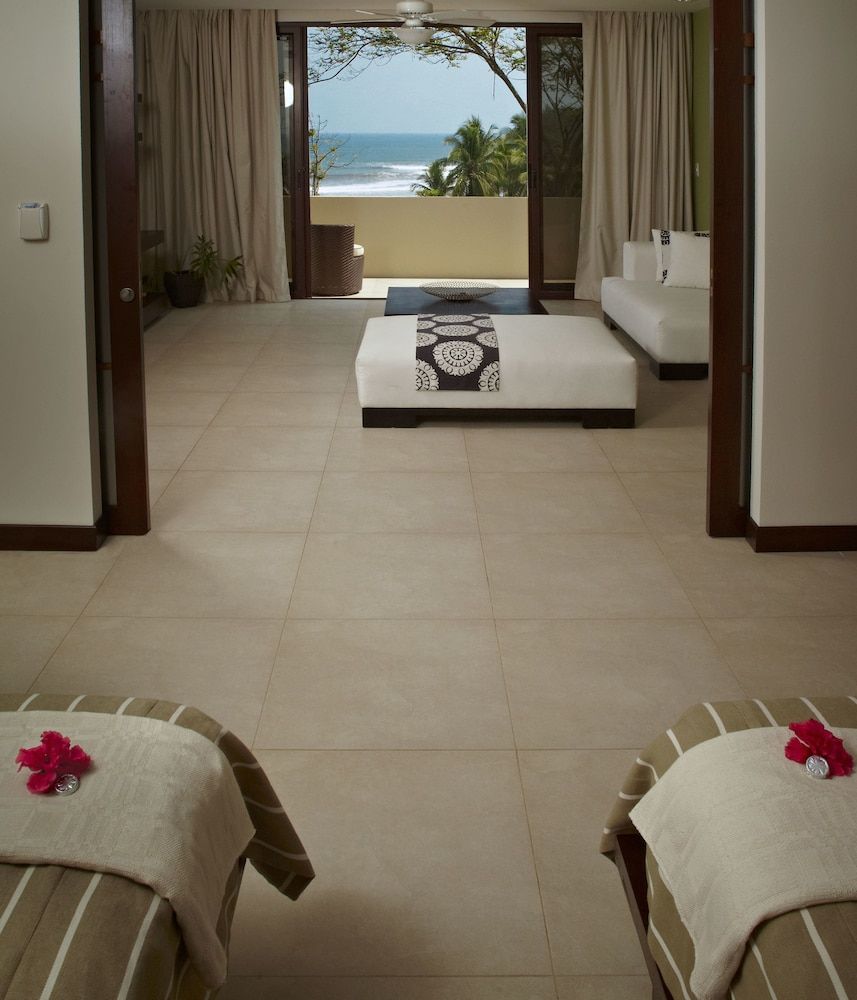 Deluxe 2-Bedroom Suite Ocean View