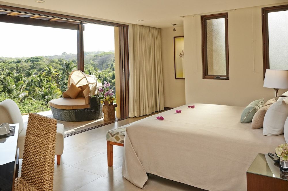 Deluxe King Ocean View