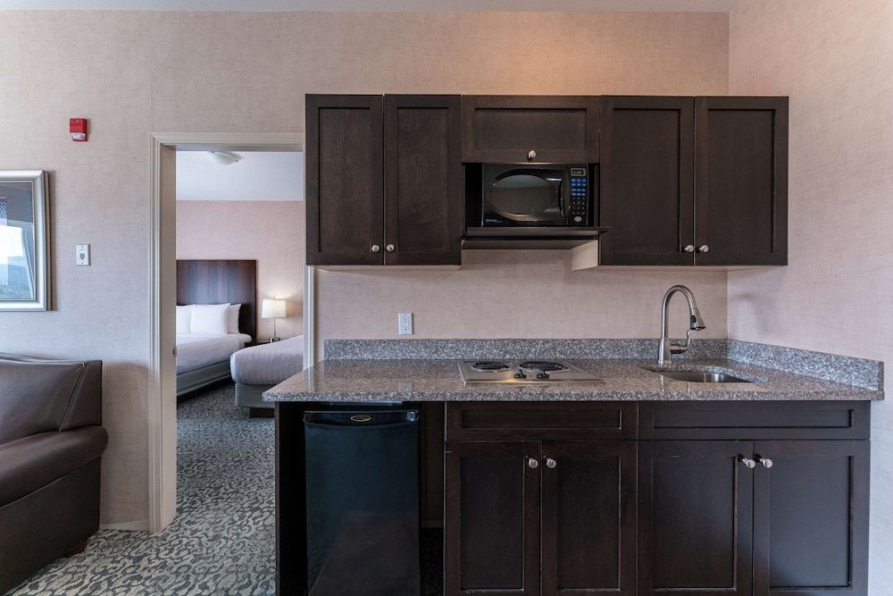 Prestige Cranbrook Hotel, BW Premier Collection Business Suite, 1 King Bed, Non Smoking, Kitchenette 5