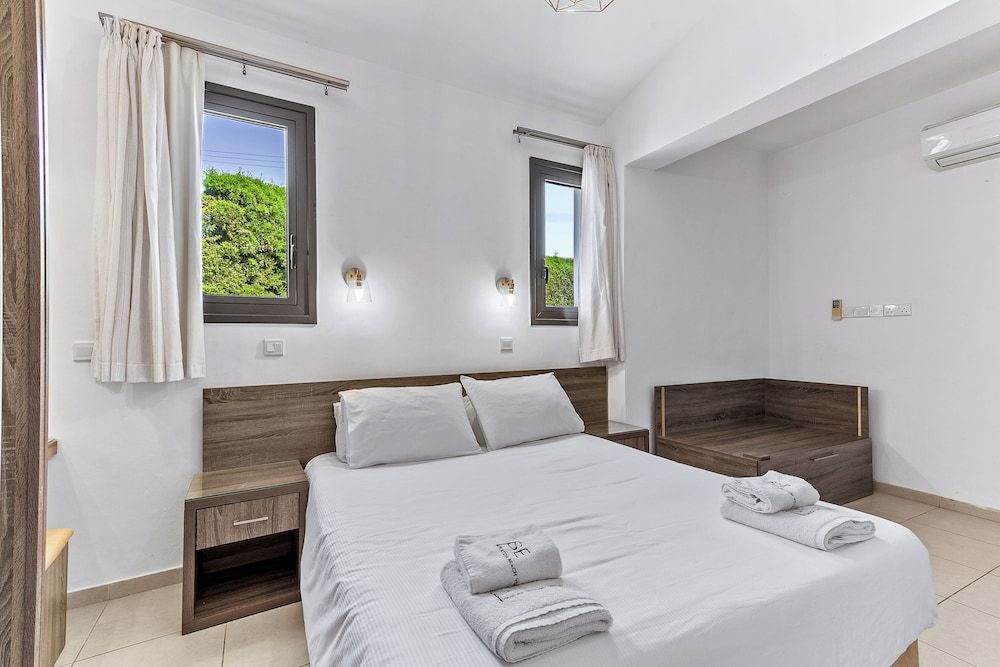 Family Villa, 2 Queen and 4 Twin, 4 Bedroom, Sea View, Balcony/Patio, Private Pool
