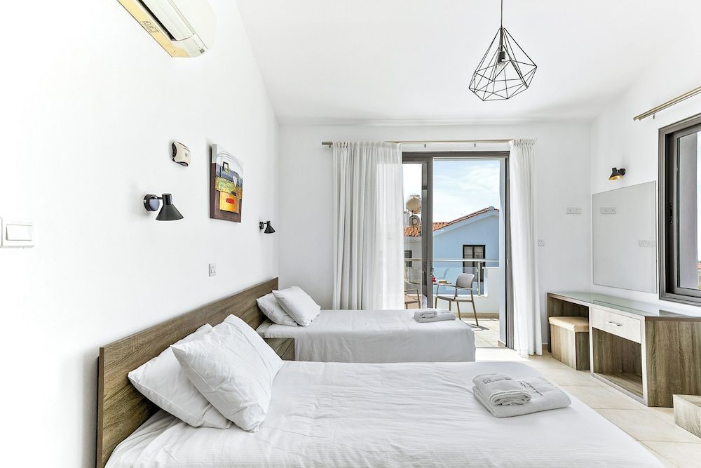Family Villa, 2 Queen and 4 Twin, 4 Bedroom, Sea View, Balcony/Patio, Private Pool