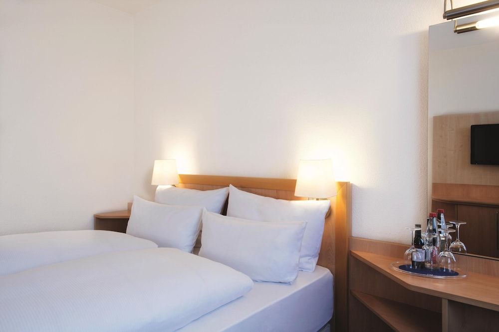 NH Oberhausen Standard Room 9