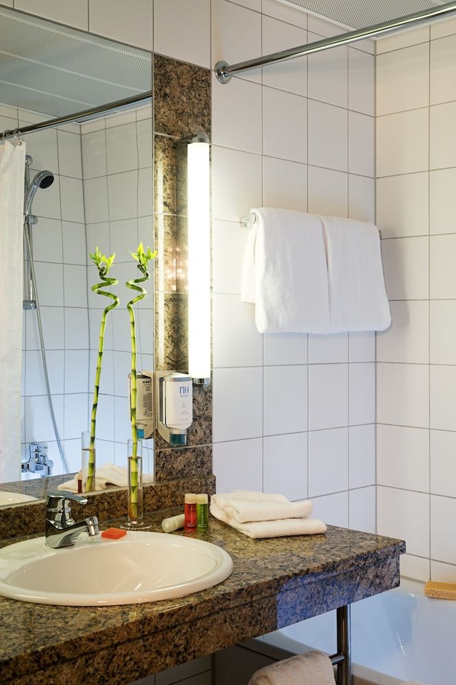 NH Oberhausen Standard Room 10