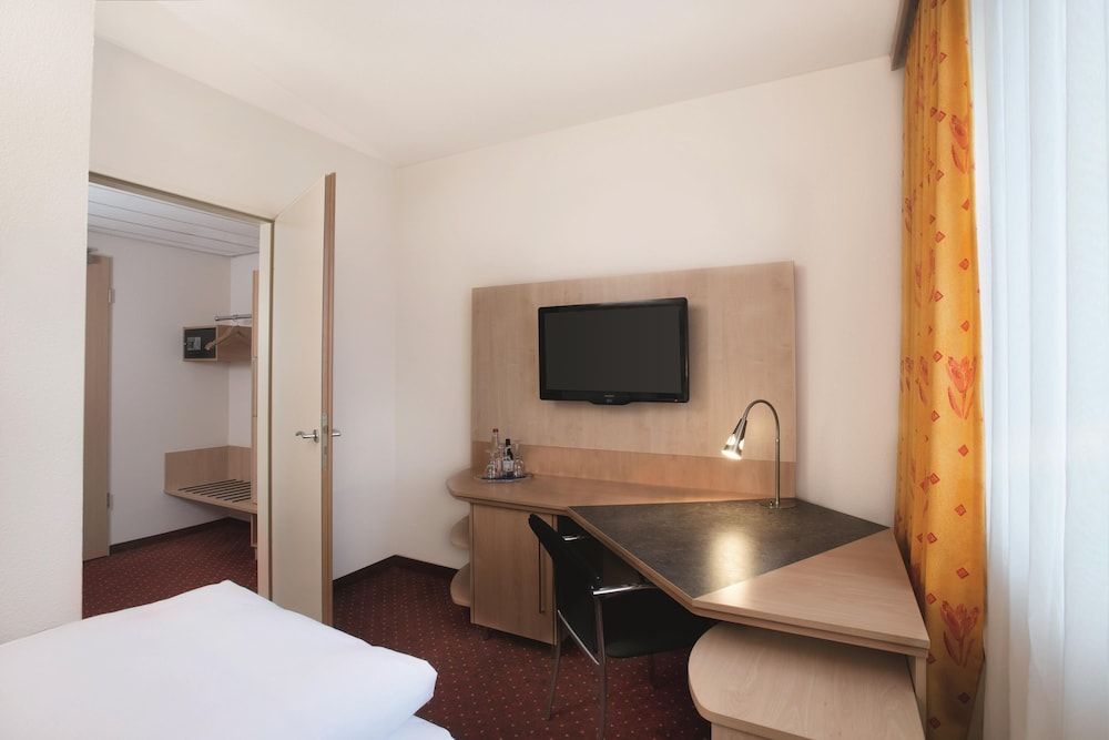 NH Oberhausen Standard Room 6