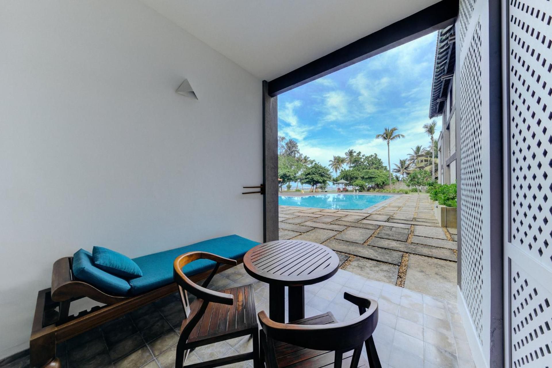 Deluxe Pool Access Room