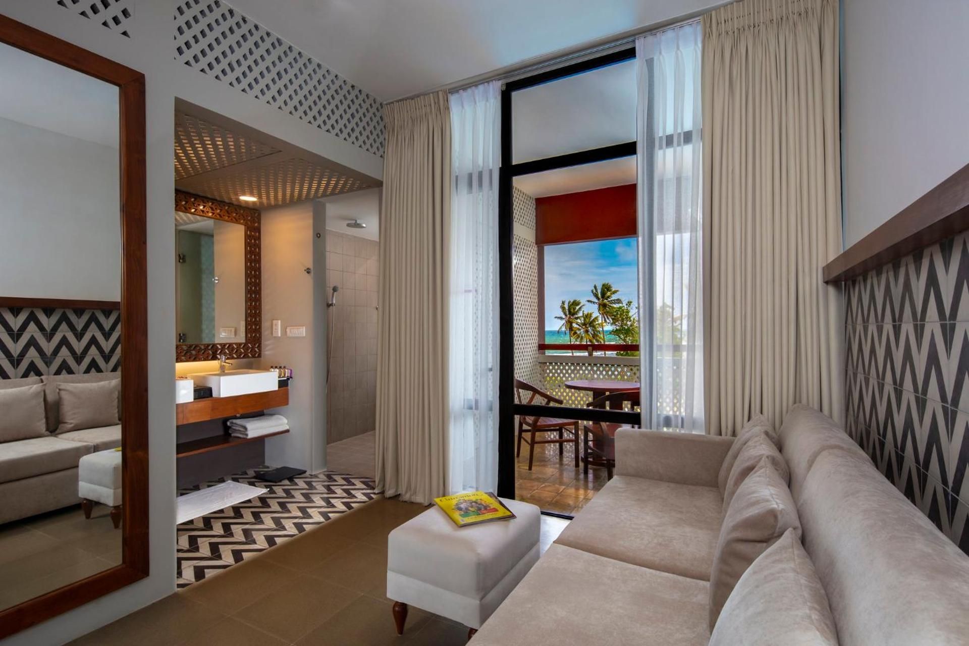 Deluxe Pool Access Room