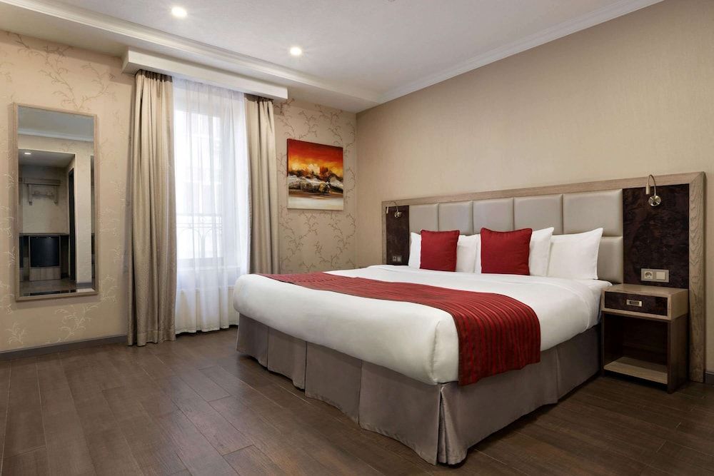 Deluxe Room, 1 King Bed, Non Smoking
