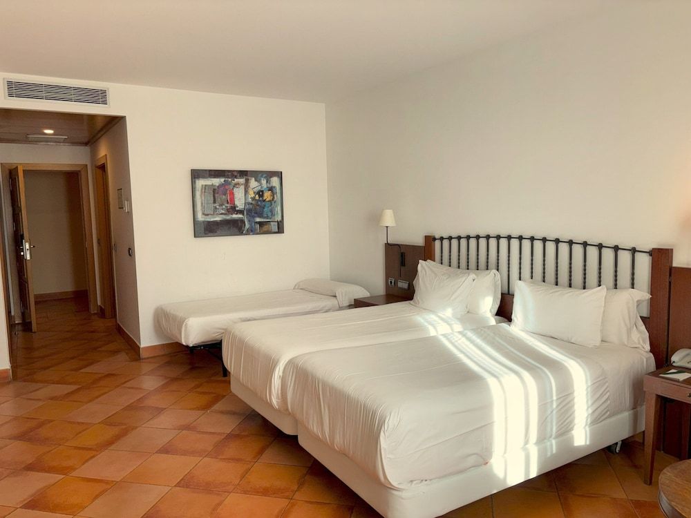 Sercotel Toledo Renacimiento Classic Twin Room 3