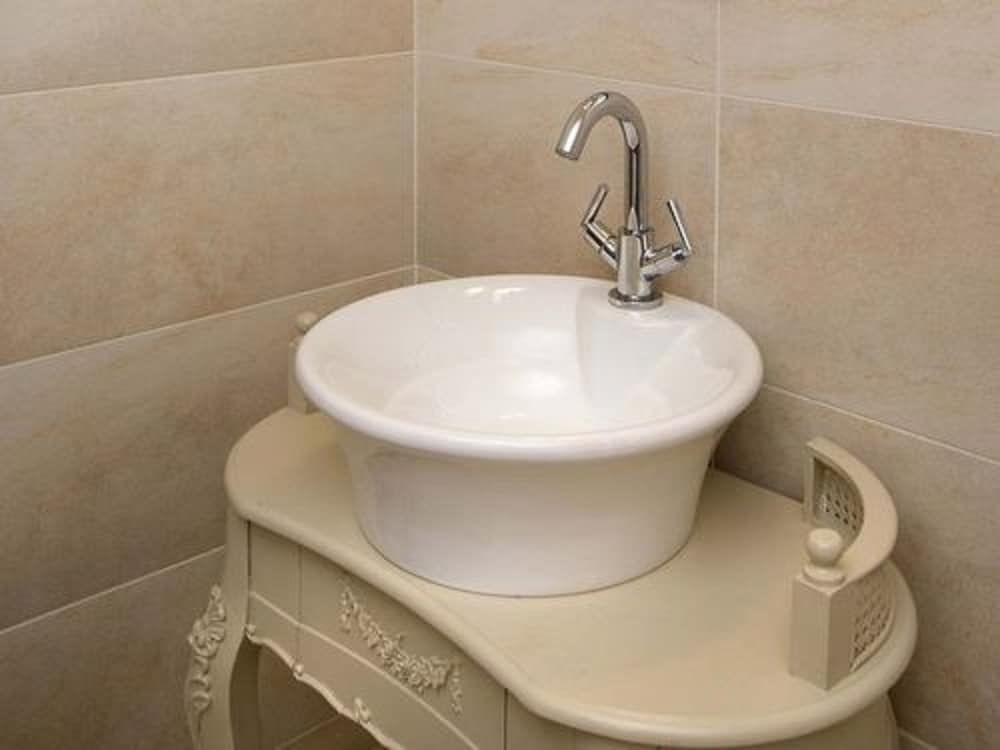 The Spread Eagle Hotel Honeymoon Suite 3