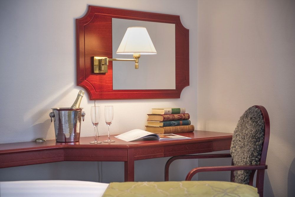 Best Western Strand Hotel Standard Room, 2 Twin Beds, Non Smoking 9