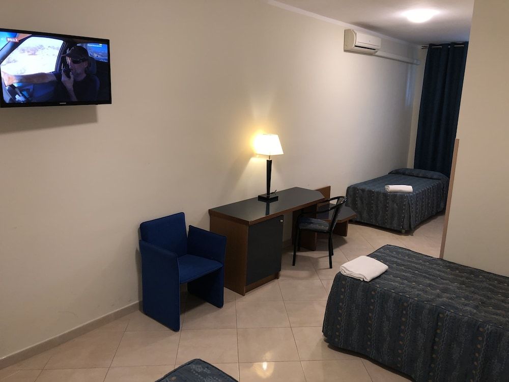 Triple Room, Annex Building