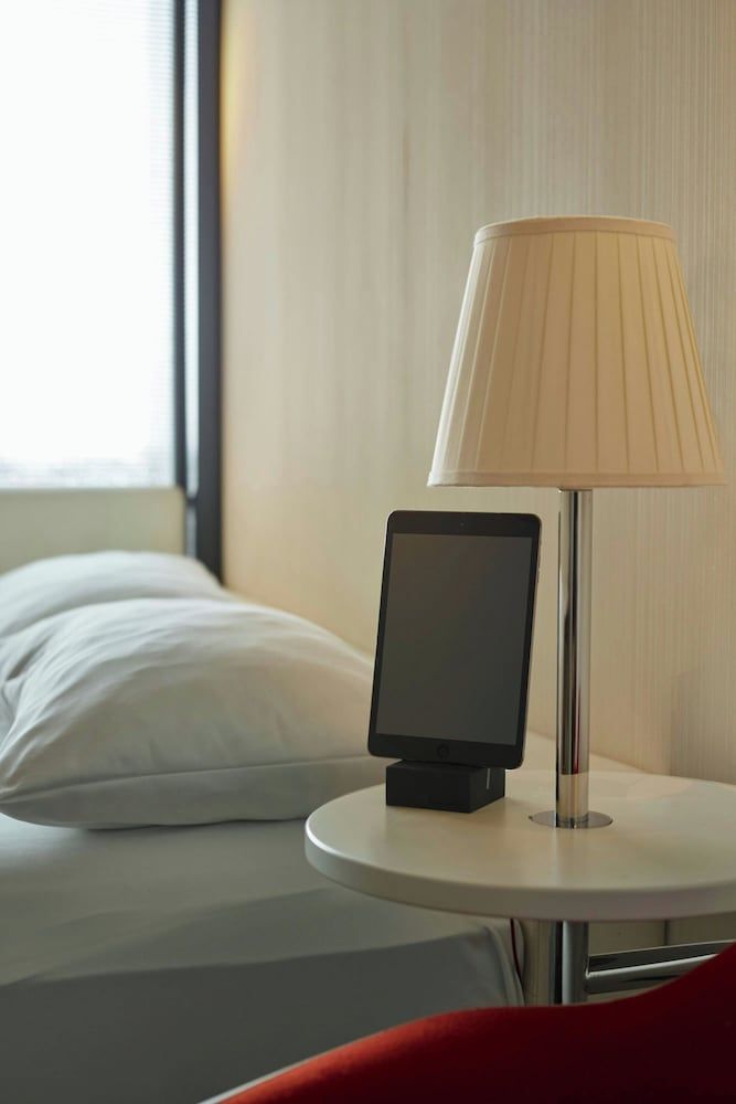 citizenM Glasgow Room, 1 King Bed 7