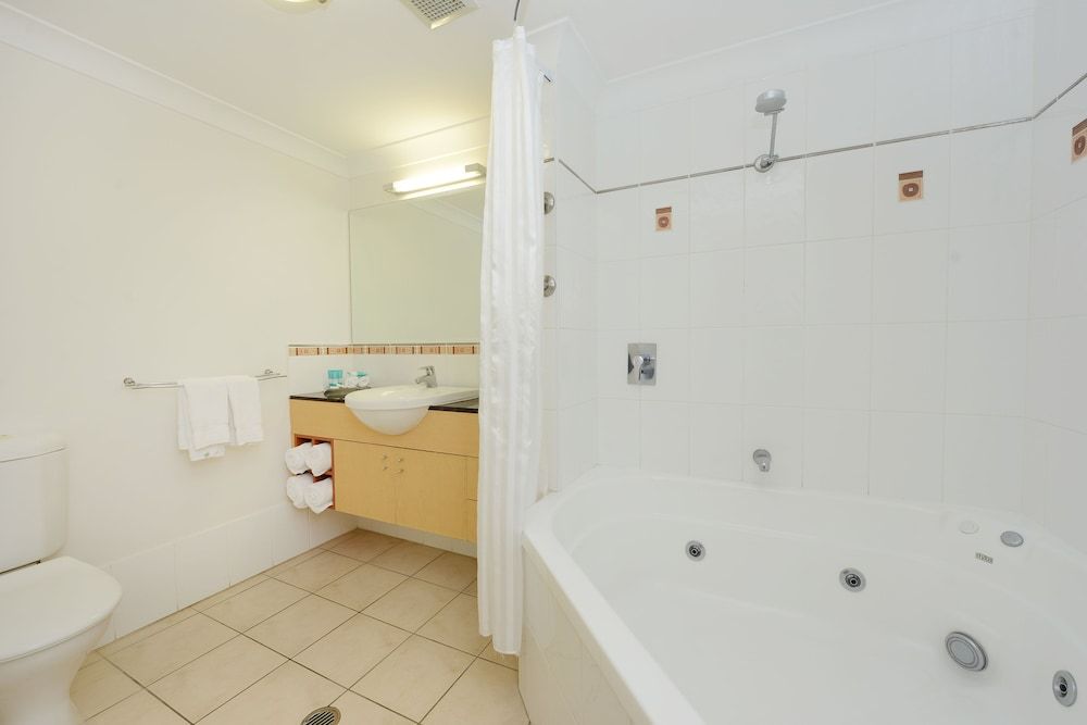 Central Plaza Port Douglas Apartments Apartment, 2 Bedrooms, Jetted Tub 7