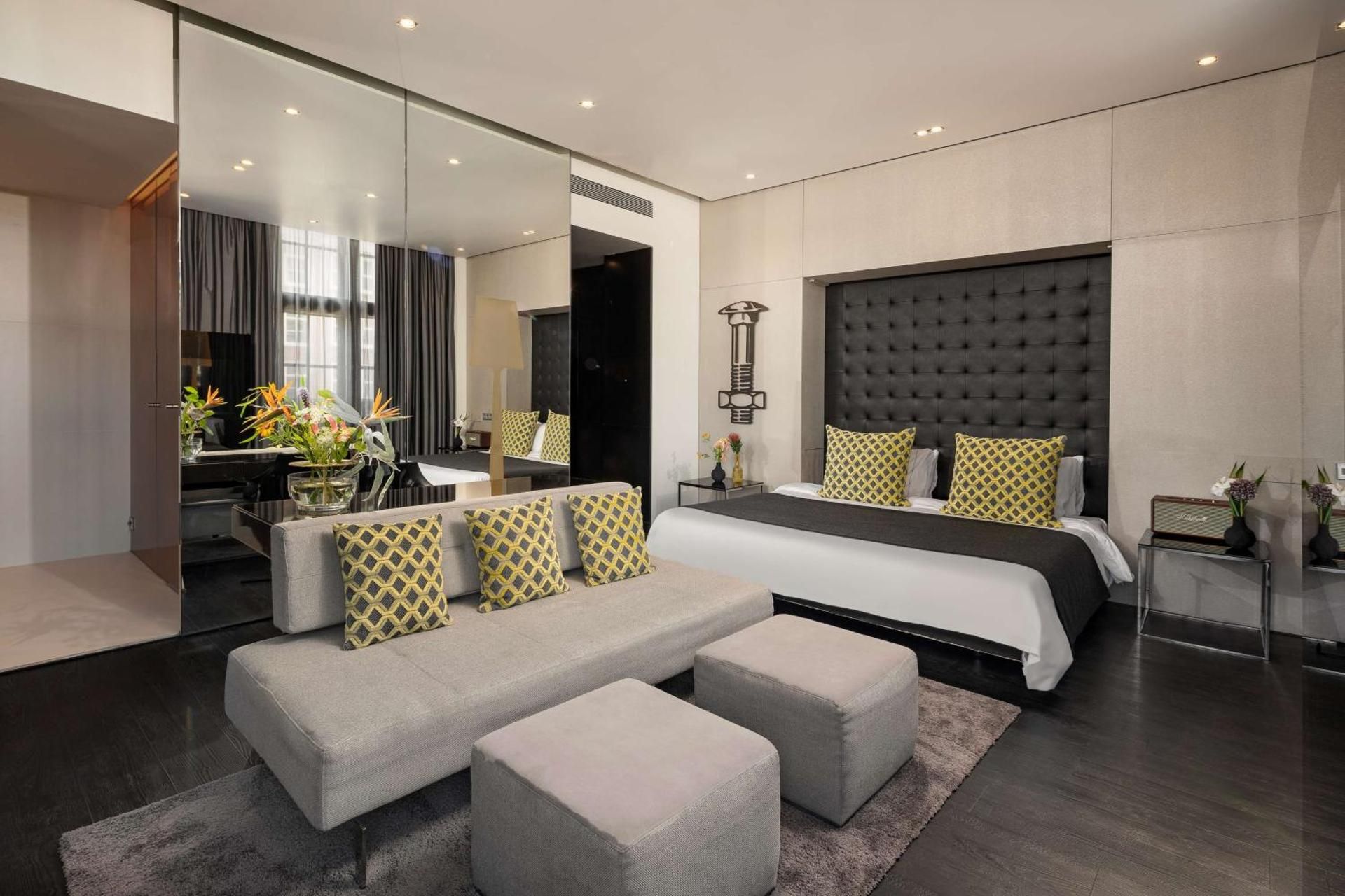 Art Junior Suite with Canal View