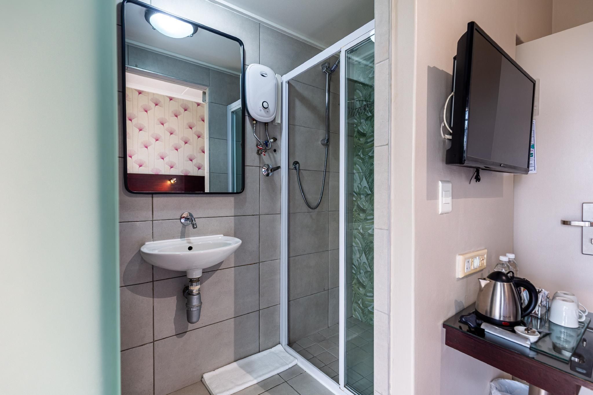 undefined Signal Hill Lodge 3