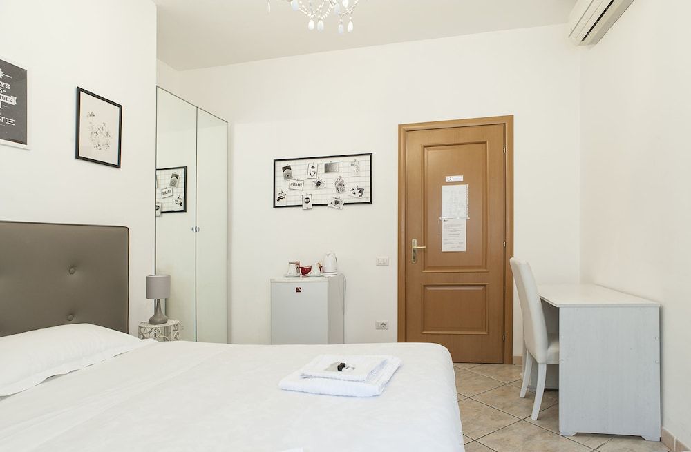 OM2Rome Classic Room 7