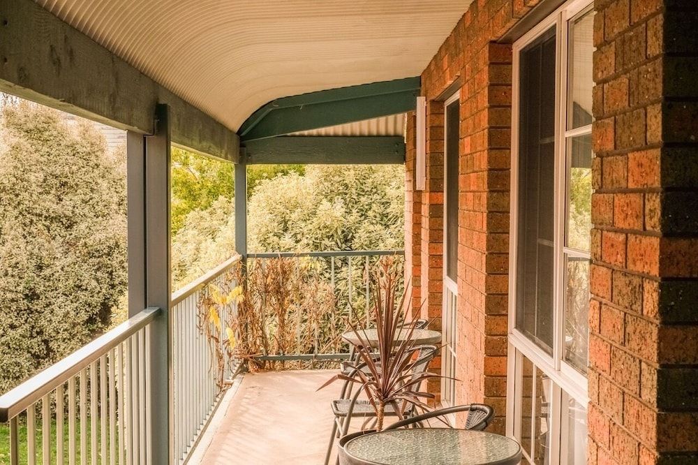 Hepburn Springs Motor Inn Queen Room 4