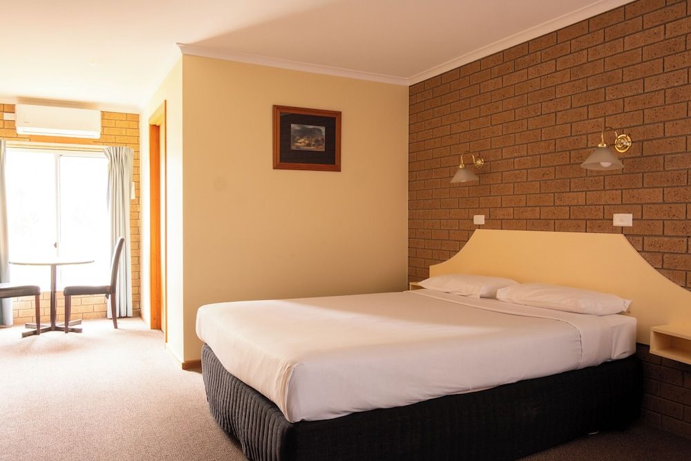 Hepburn Springs Motor Inn Queen Room 3