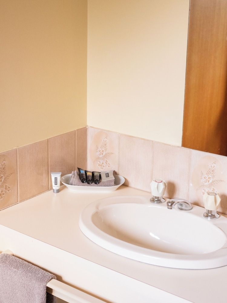 Hepburn Springs Motor Inn Queen Room 5