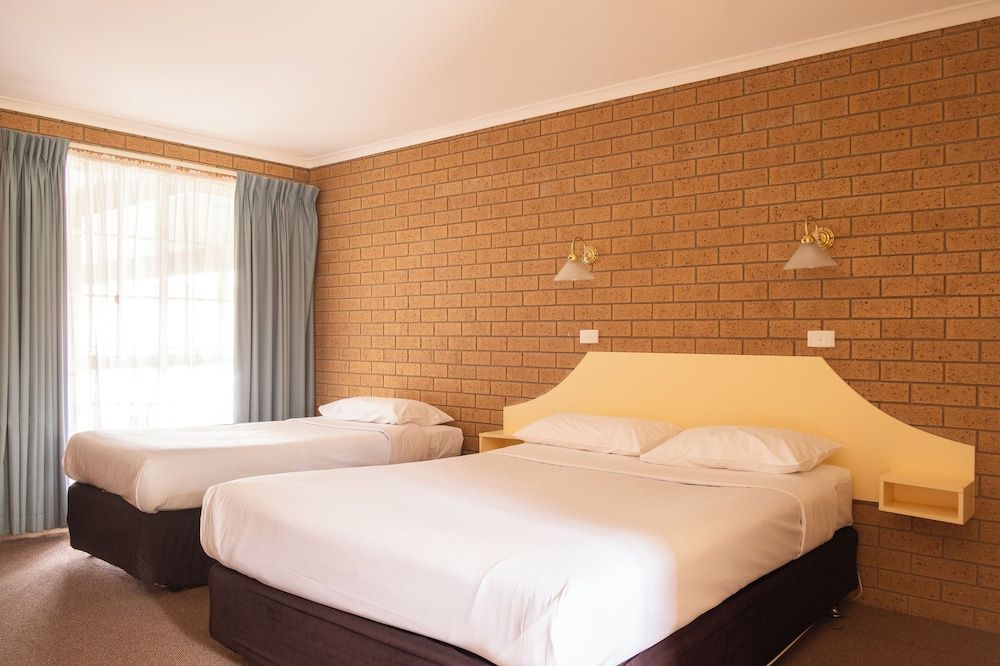 Hepburn Springs Motor Inn Accessible Twin Room