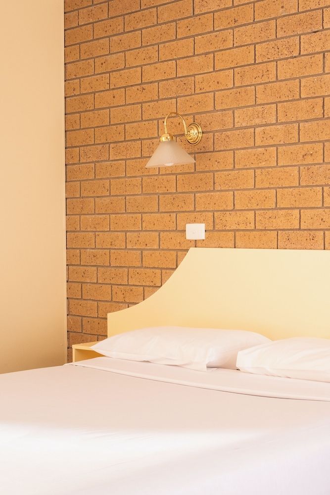 Hepburn Springs Motor Inn Queen Room 2