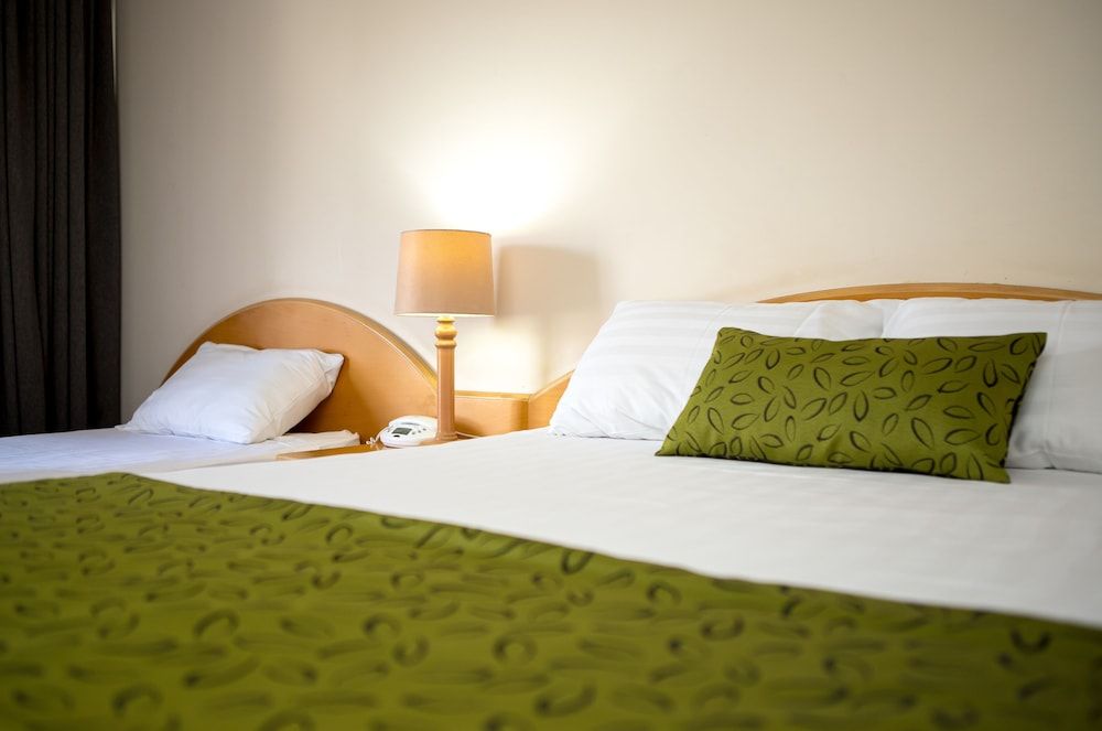 Park Motor Inn Triple Room (1 Queen, 1 Single) 2