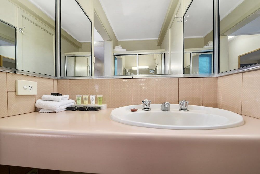 Park Motor Inn Triple Room (1 Queen, 1 Single) 4