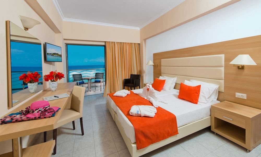 Standard Double or Twin Room, Partial Sea View