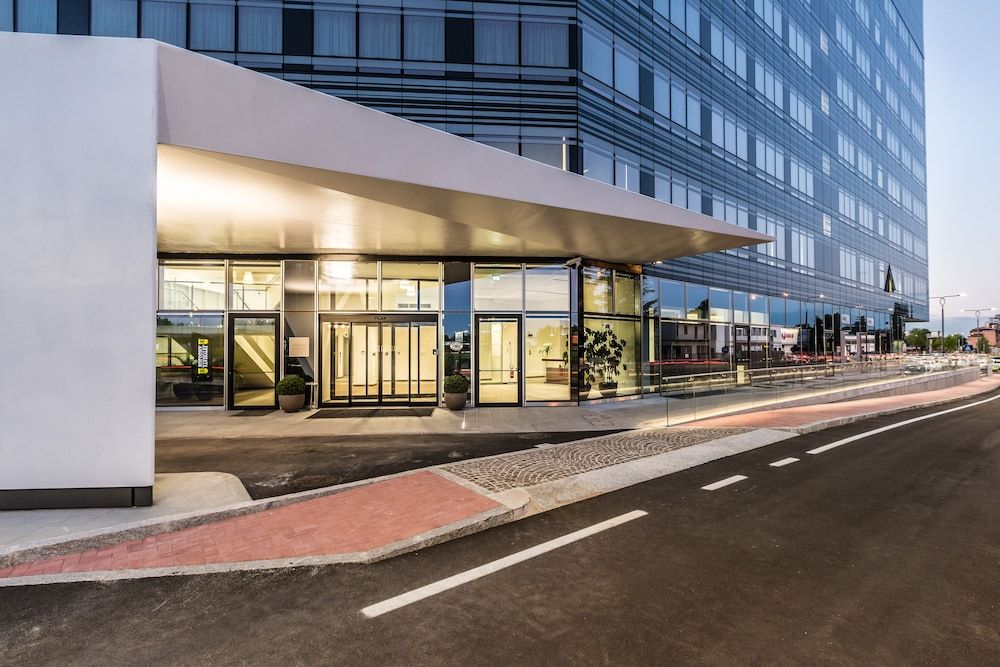 undefined UNA Hotels San Vitale Bologna 8