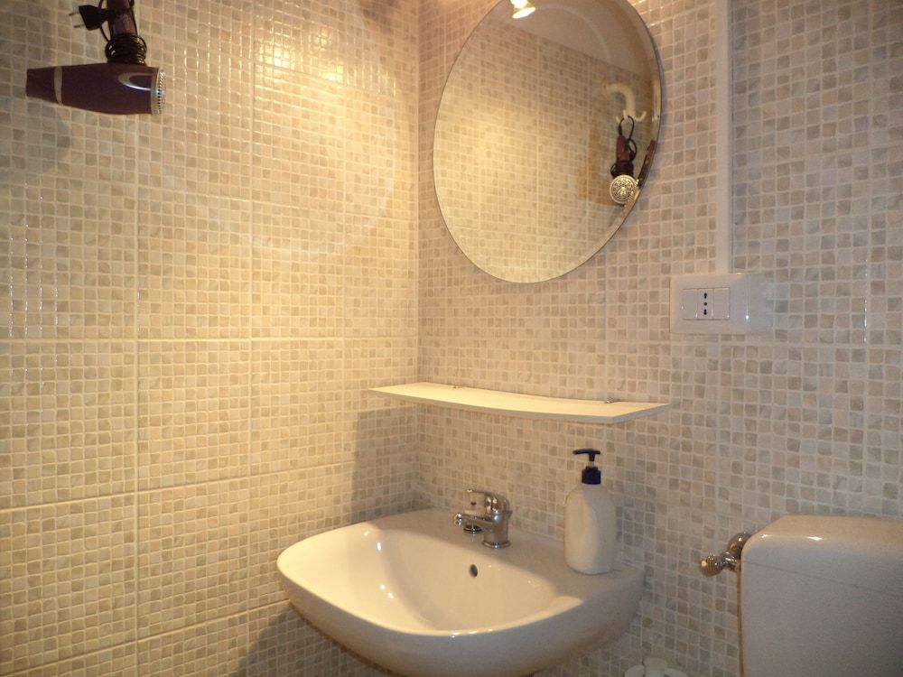 Enjoy Roma Double or Twin Room 7