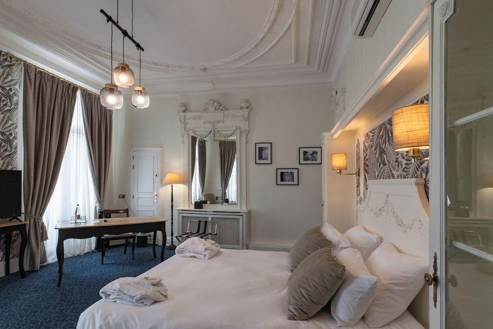 Oceania Hotel d'Anjou Angers Deluxe Room 2