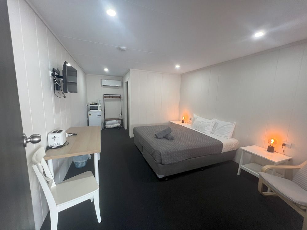 Abajaz Motor Inn Double Room 6