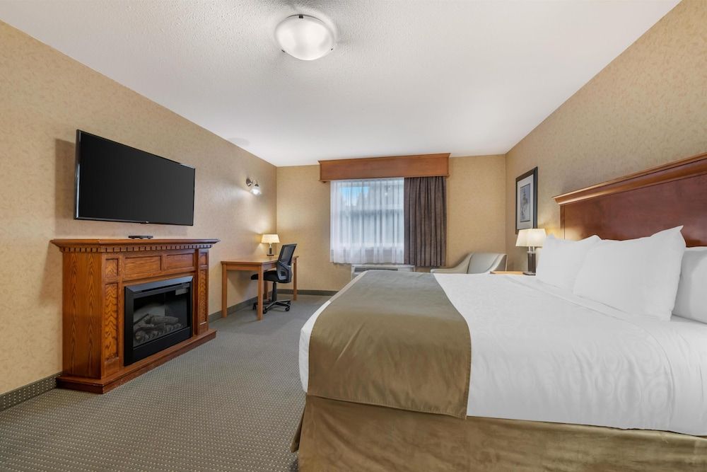 Best Western Sicamous Inn Standard Room, 1 King Bed, Non Smoking, Jetted Tub 2