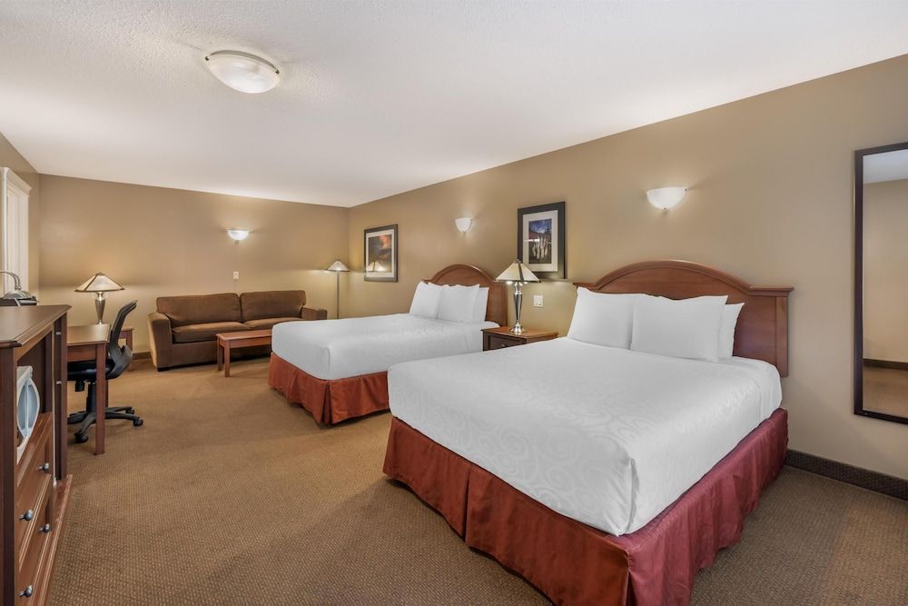 Best Western Sicamous Inn Standard Studio, 2 Queen Beds, Non Smoking, Refrigerator & Microwave (with Sofabed) 2