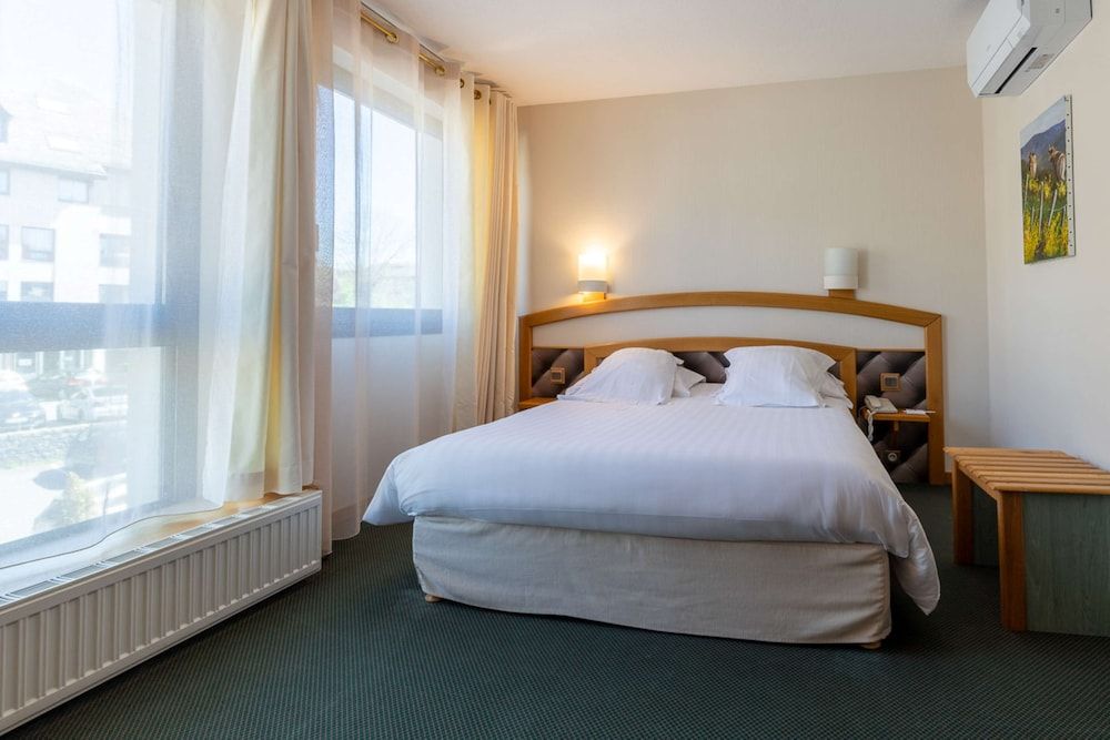 Junior Suite, 1 Queen Bed, Non Smoking (Living Room;with Sofabed)