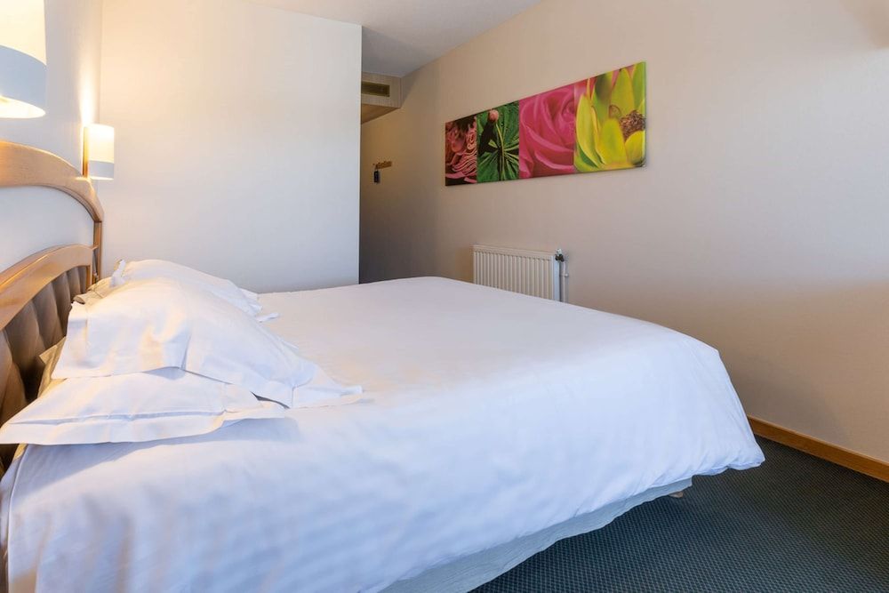 Comfort Room, 1 Queen Bed, Non Smoking, Balcony
