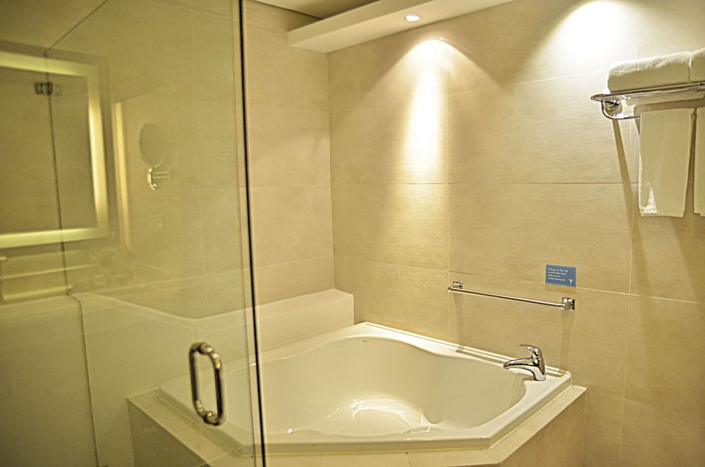 Thunderbird Resorts - Poro Point Deluxe Suite 8