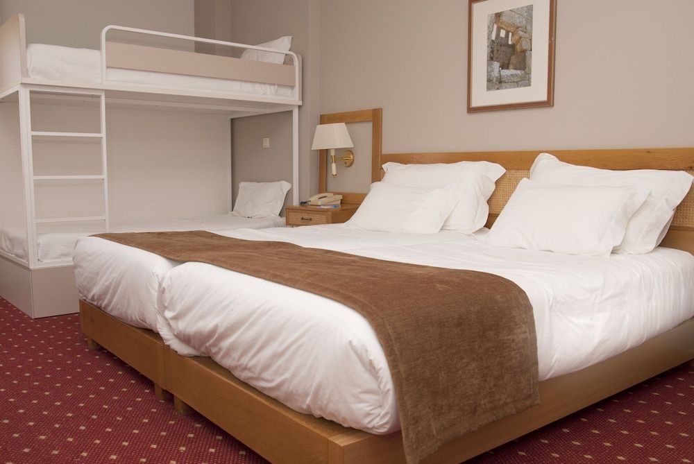 Hotel Rainha D. Amelia, Arts & Leisure Family Room 2